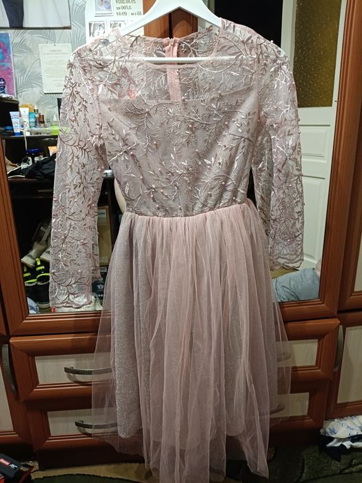 Пудрова ніжна святкова сукня з фатином