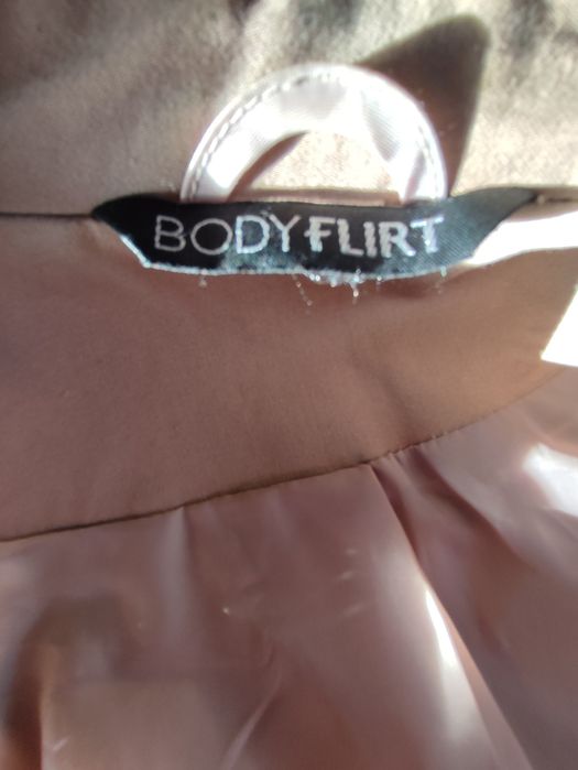 Żakiet, marynarka damska firmy Body Flirt roz xl, beżowa z czarnymi