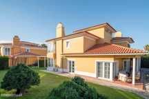 Casa Moderna e Espaçosa  T4+1 à Venda no Resort Penha Longa