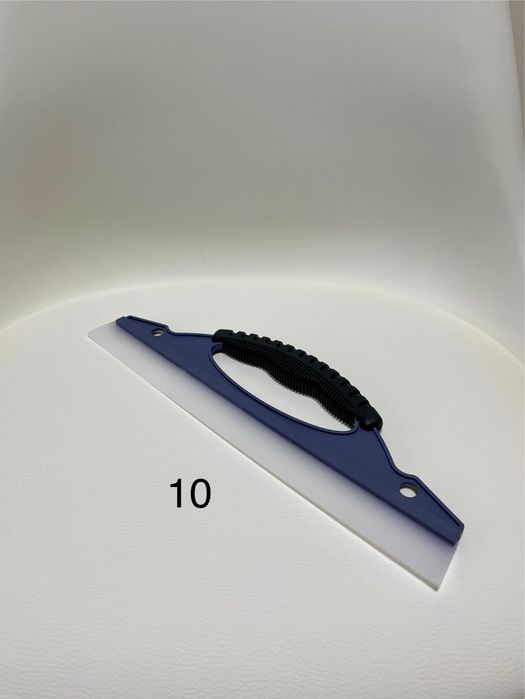 Diverso material de detalhe automóvel