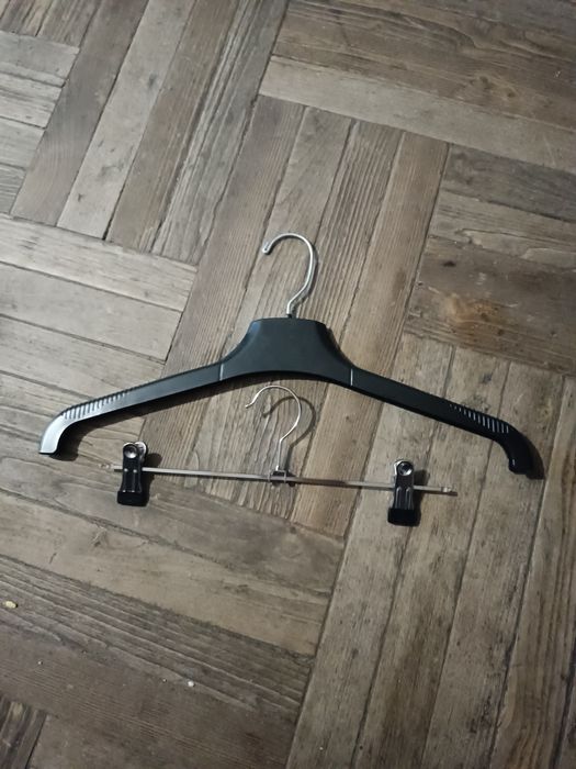Вішалки для нижнього і верхнього одягу