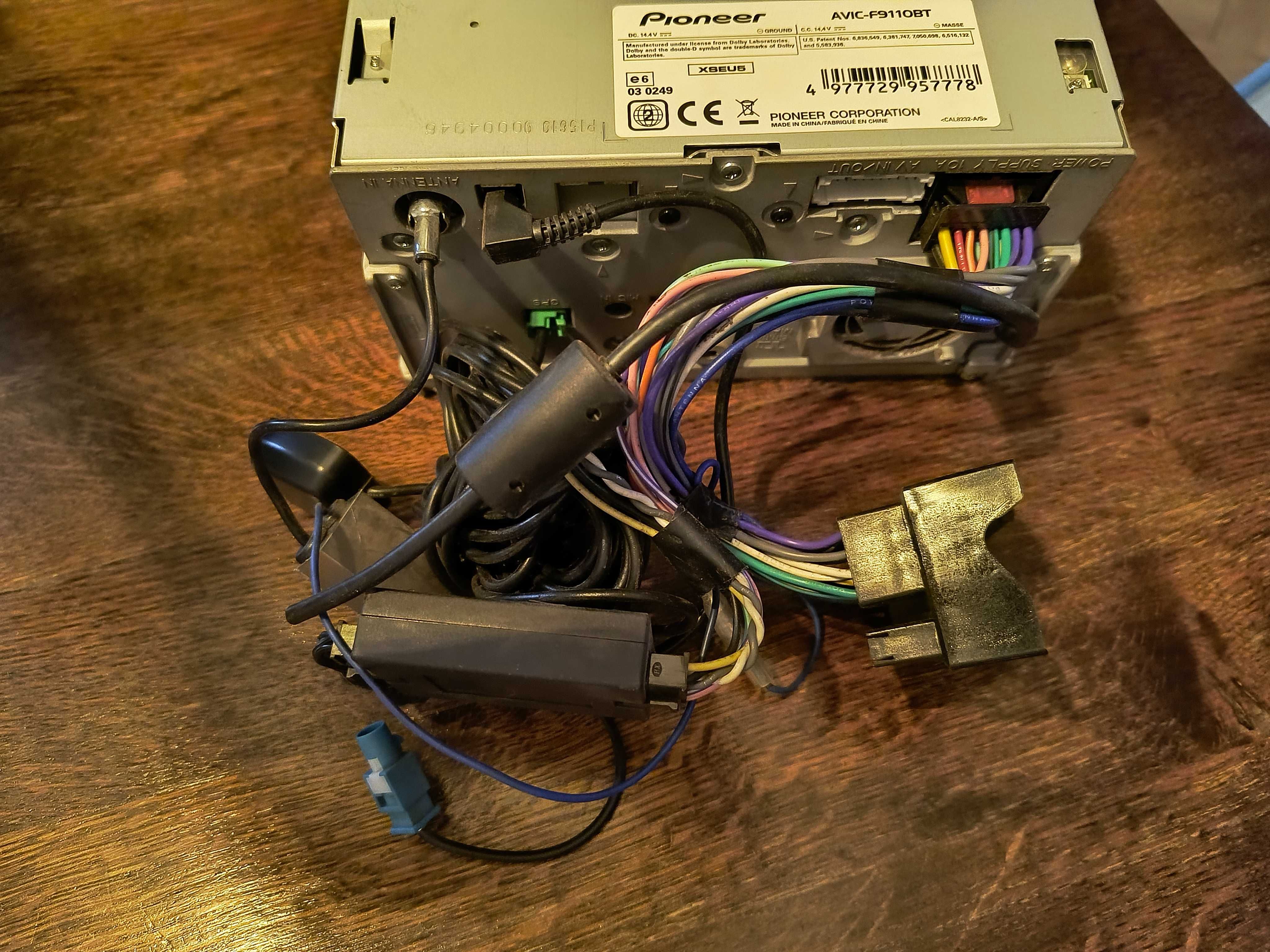 radio Pioneer AVIC-F911OBT CD DVD USB , Sony XAW-63