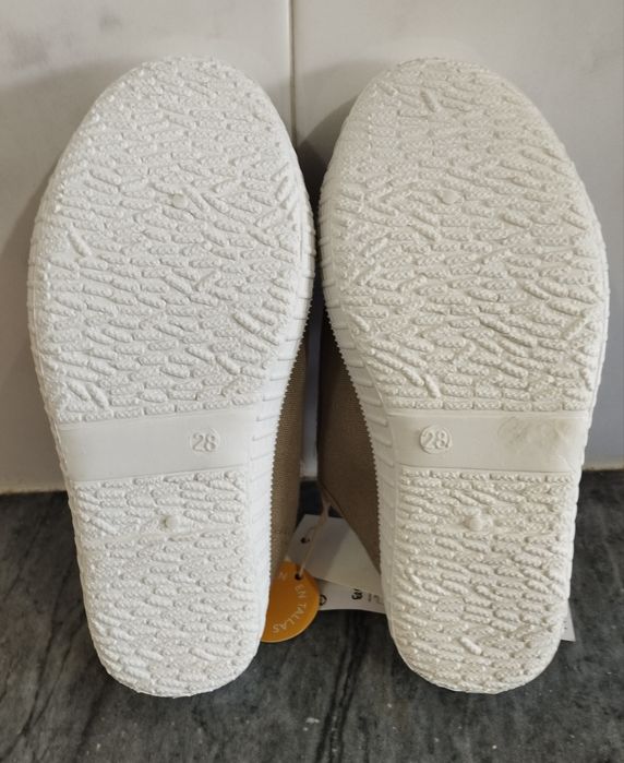 Sapatilhas Bejes Novas da Unit Shoes