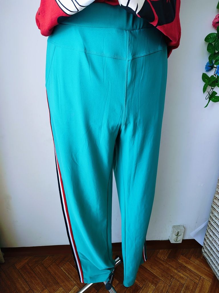 Sportowe spodnie damskie z lampasem plus size 5XL/6XL