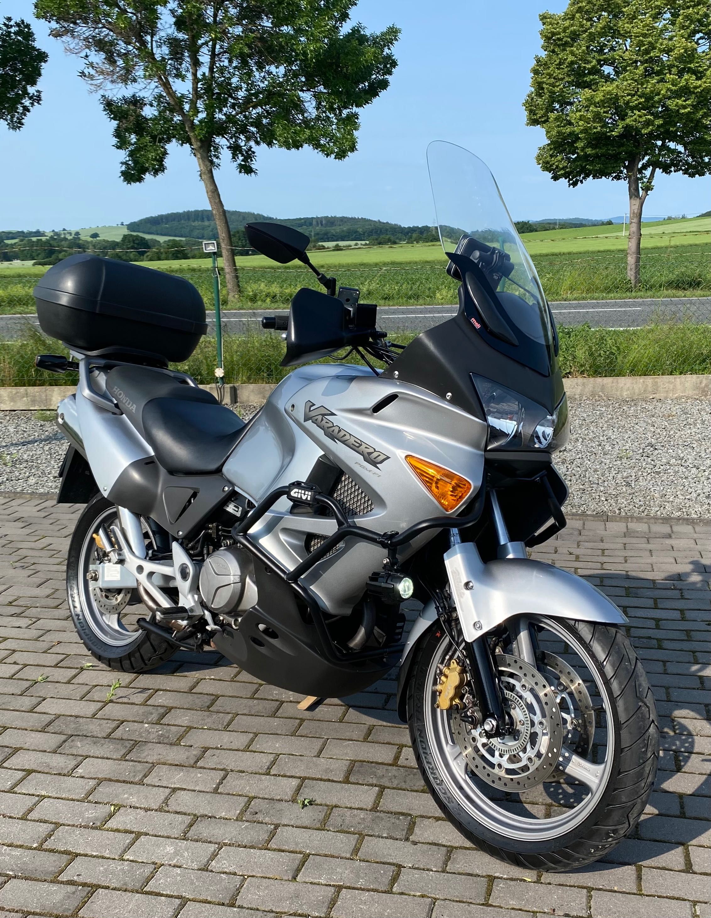 Honda varadero 1000 sd02 ABS nowe opony gmole manetki zadbany