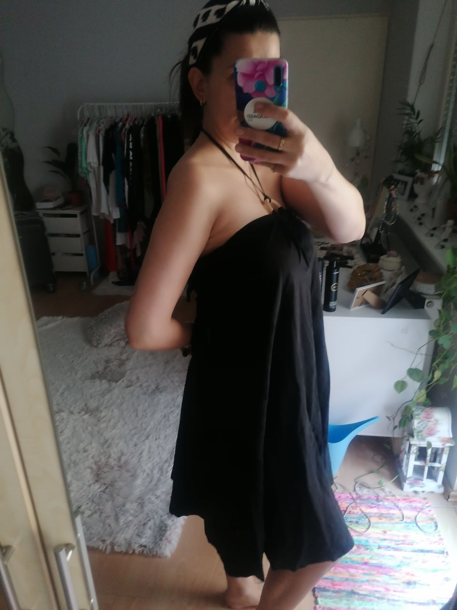 Czarna sukienka midi wiązana na szyi rozkloszowana XS Ilo Prive