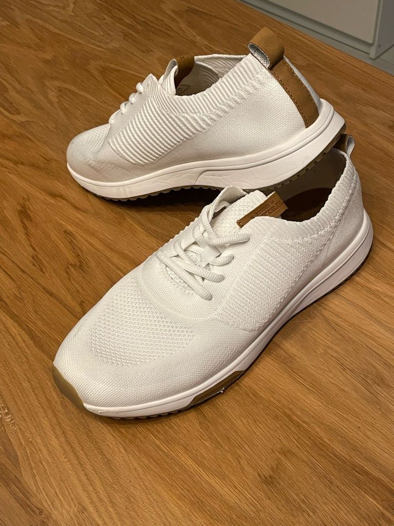 Eleganckie białe buty marki Venice