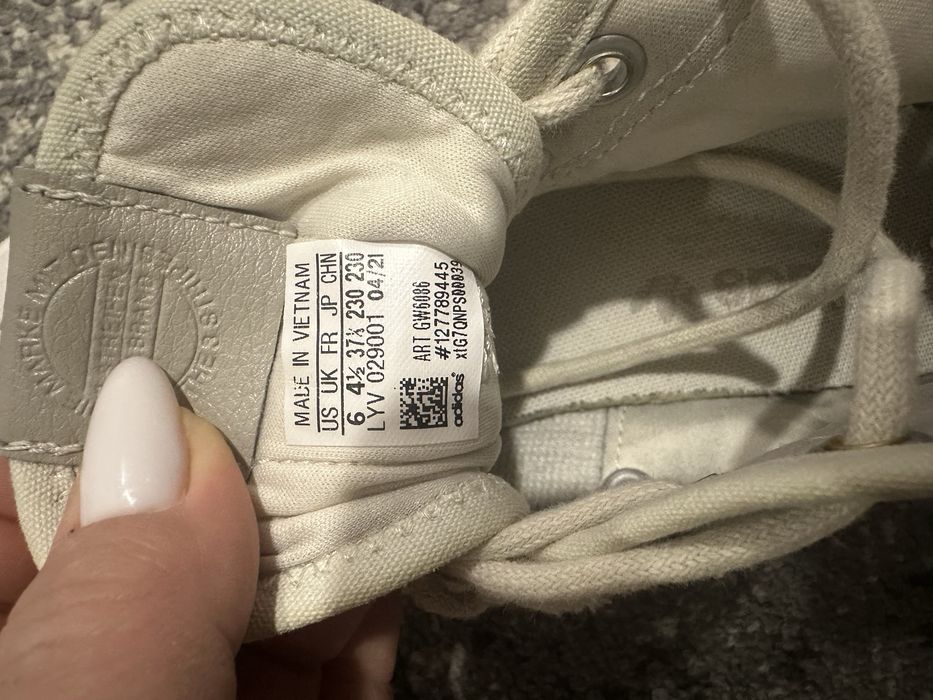 Кросівки adidas снікерси