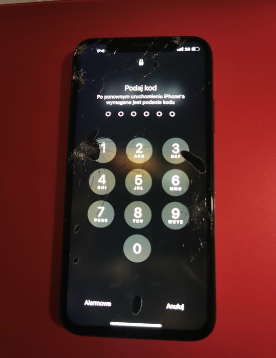 IPhone x битий заблокований