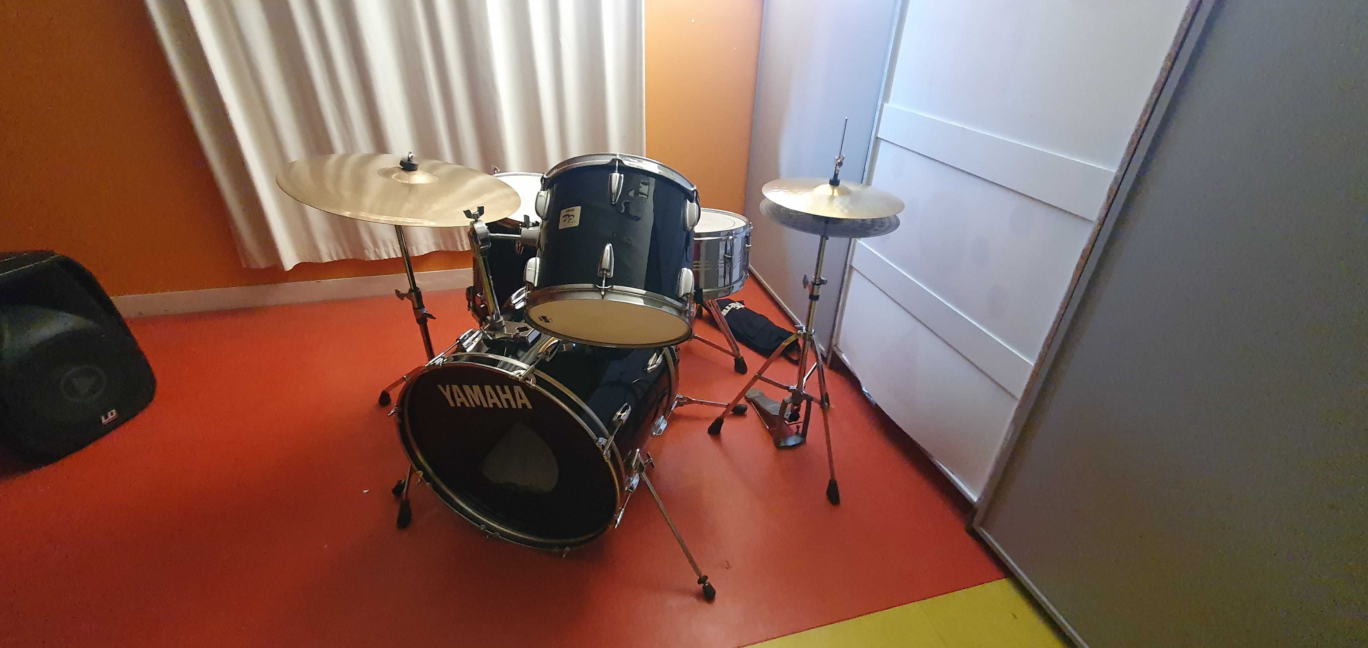 Bateria Yamaha DP Series (sem pratos)