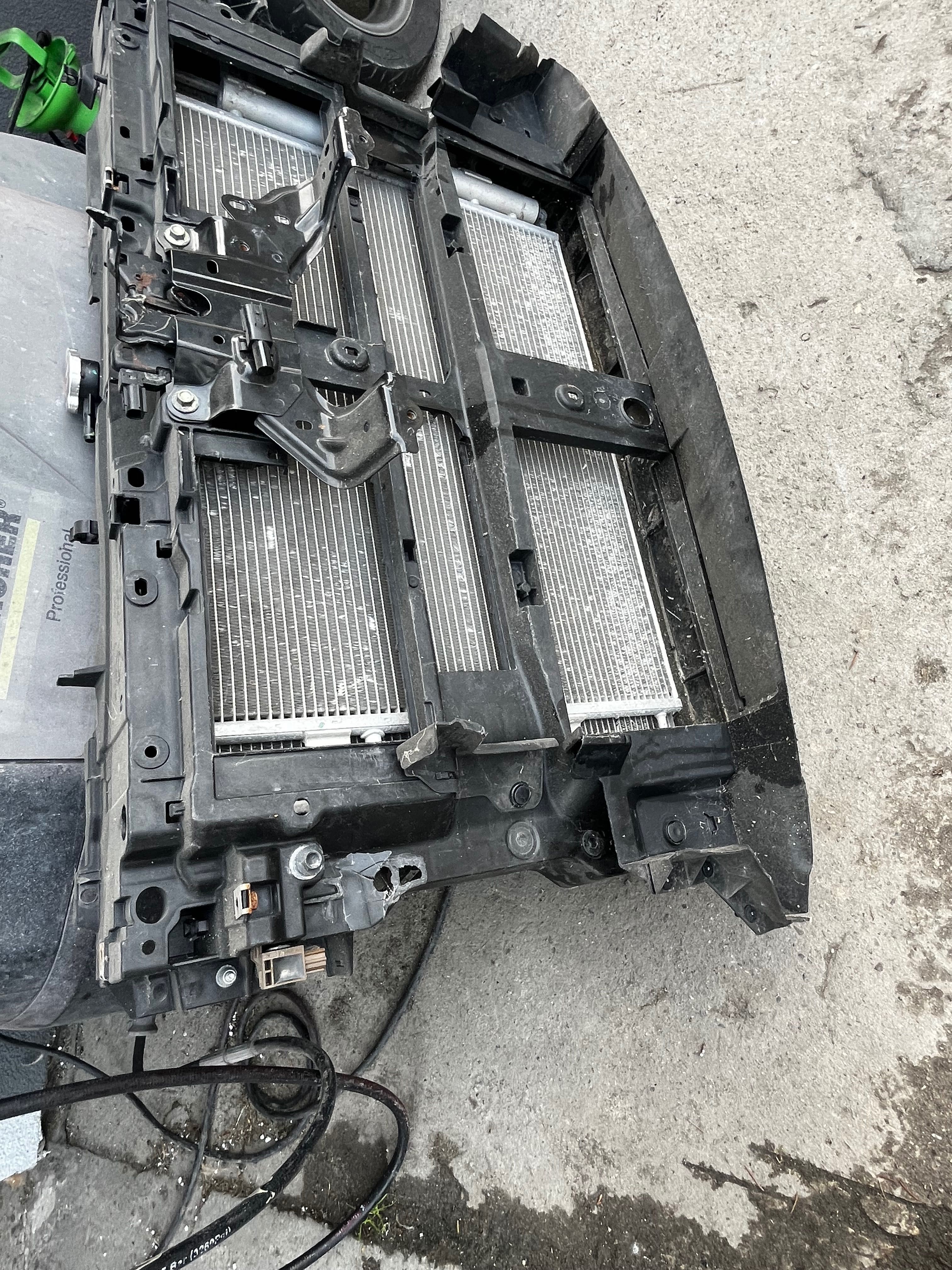 Pas przedni Mazda 3 2022
