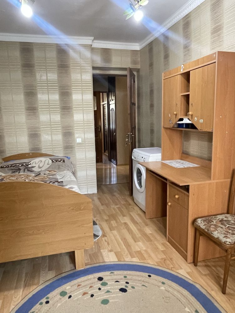 Трьохкімнатна , Відродження, 67м2