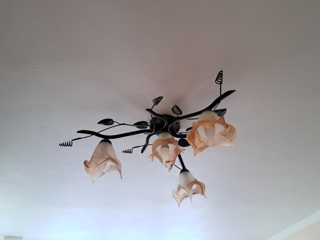 Lampa sufitowa. Żyrandol