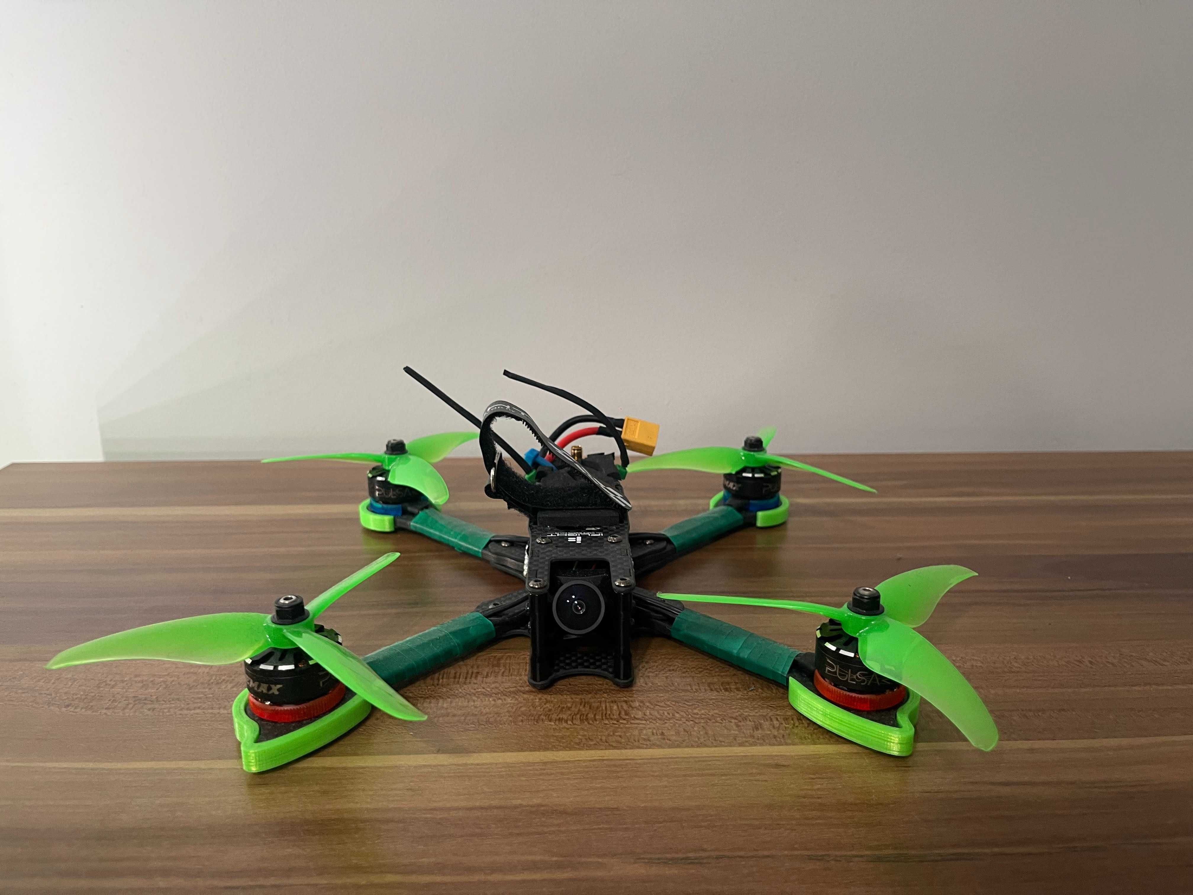 Nowy dron FPV na najlepszych komponentach + akcesoria
