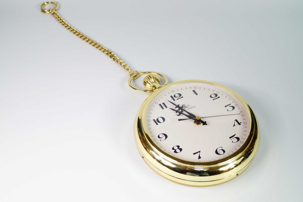 Ładny zegar na łańcuszku 67 cm