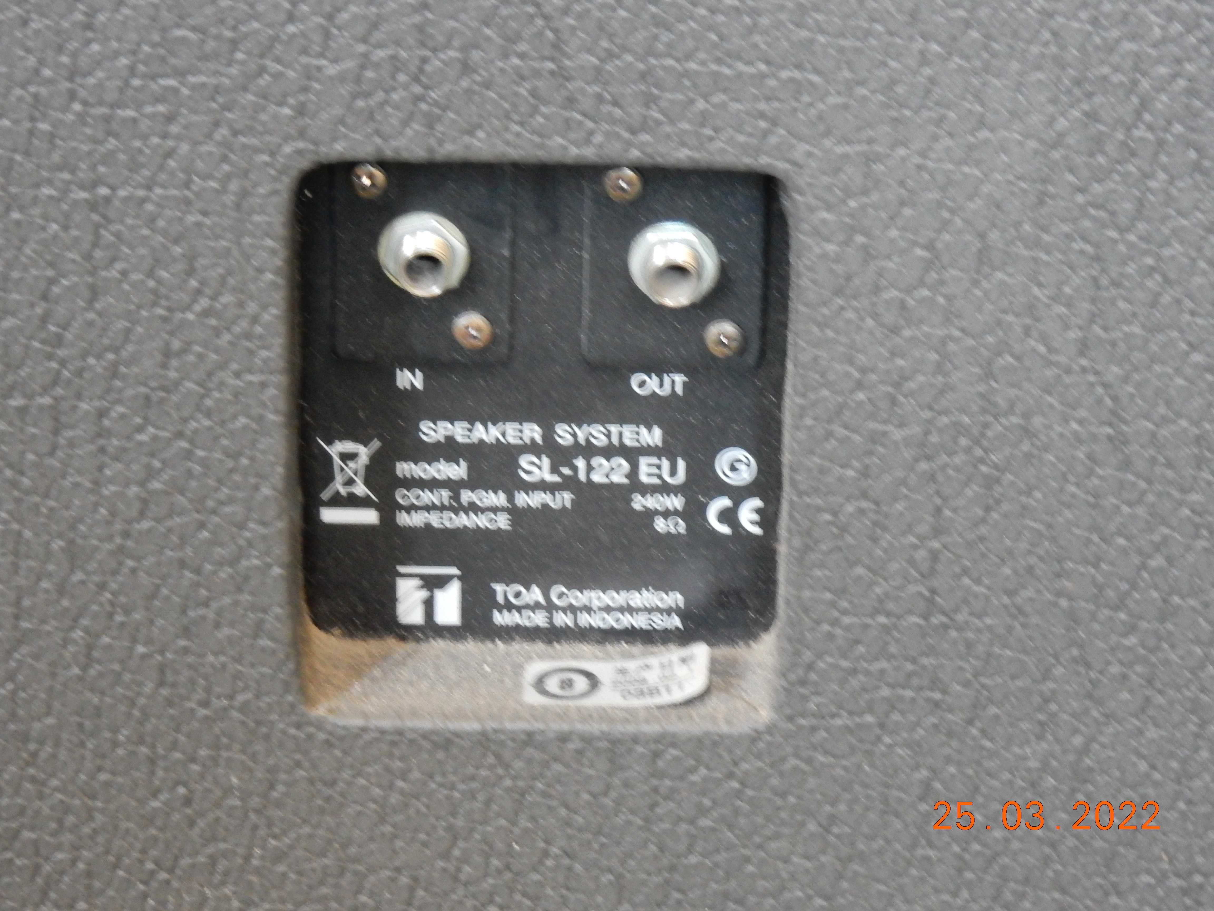 zestaw głośników firmy TOA (subwoofer + 3 głośniki)