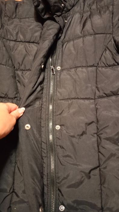 Płaszcz o długości 3/4.