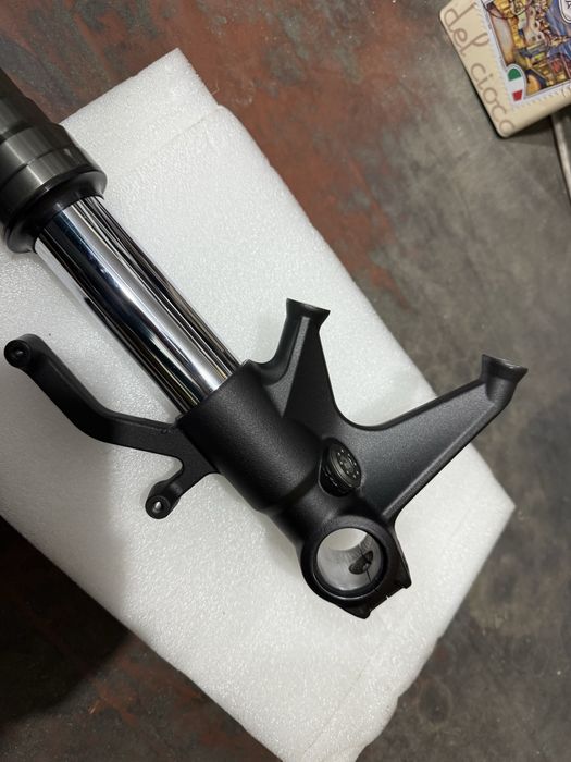 Перо ліве на RSV4/Tuono V4 09-11 (showa) та ZX6R/ZX10R 2016+ (Showa)