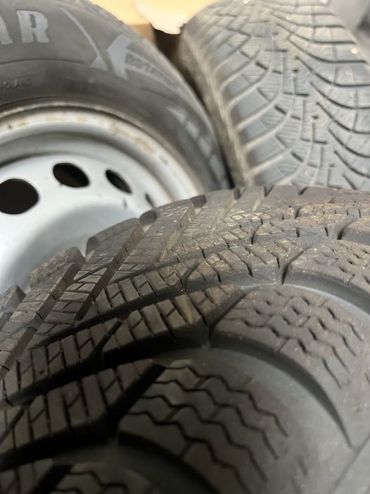 Koła zimowe VW 195/65 15R 5x112 + kołpaki oryginalne
