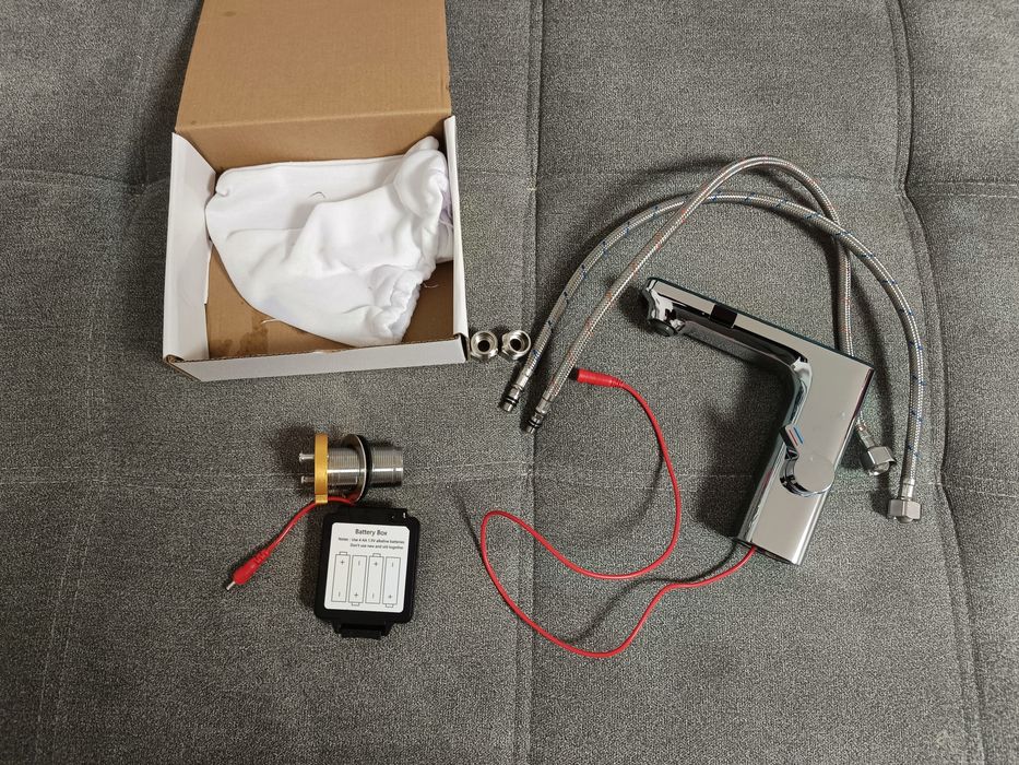 Bateria umywalkowa bezdotykowa