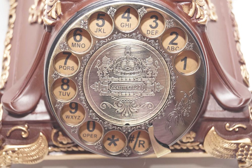 Starodawny staromodny telefon stacjonarny vintage obrotowa tarcza SIM