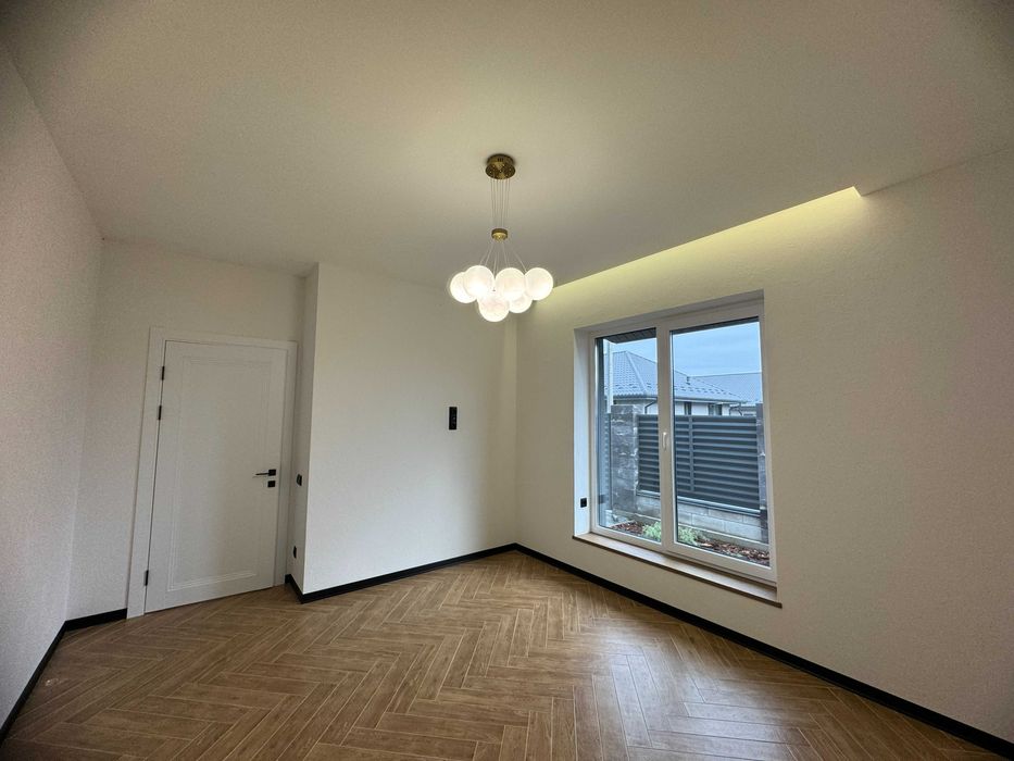 Котедж з сучасним ремонтом у курортному Ворзелі! Мінімальне оформлення