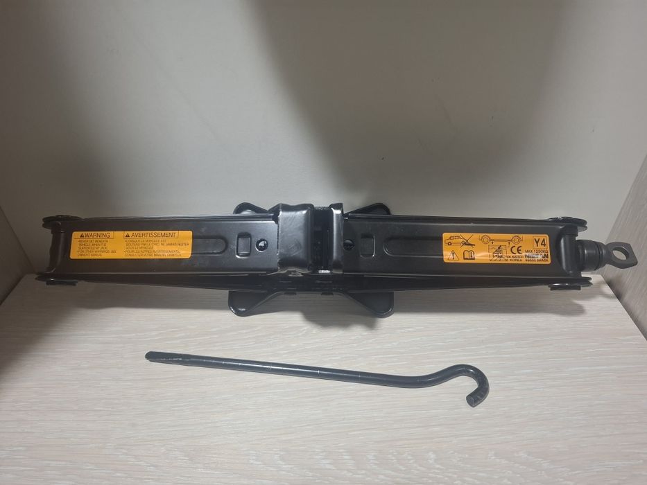 Домкрат оригінальний Nissan