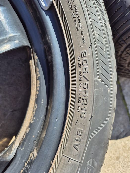 Komplet kół wielosezonowych Goodyear 205/55/16 5x110