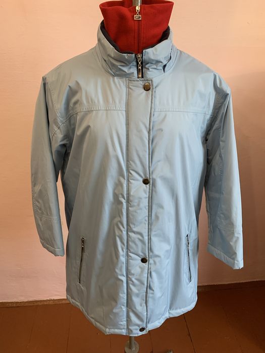 Куртка світло-голубого коляру весняно-осіння