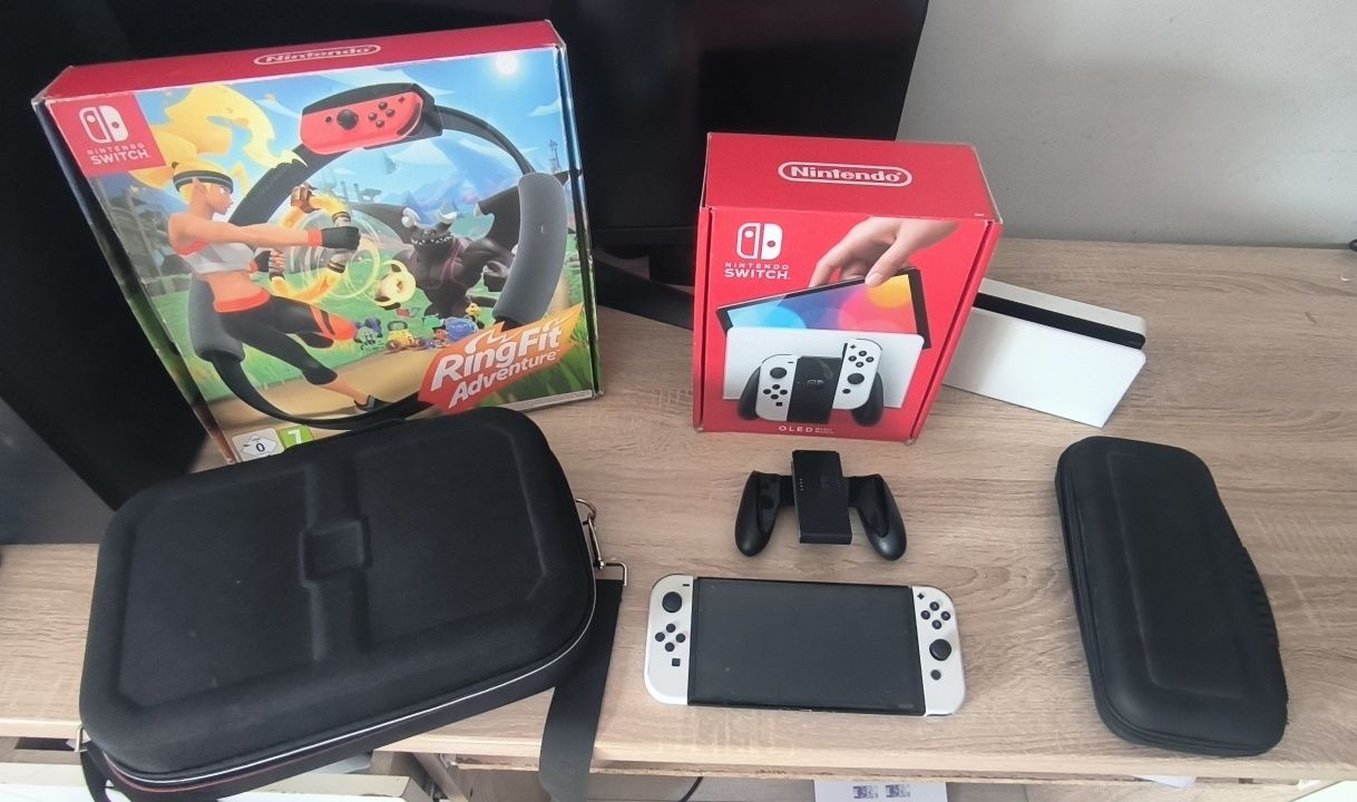 Nintendo switch OLED 64 Gb zestaw z grą i pokrowcami