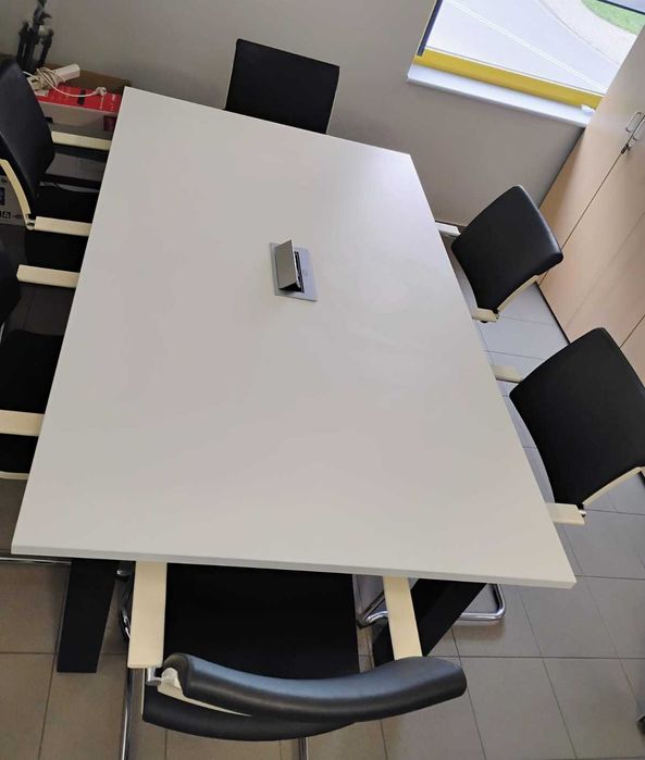 Stół z mikroportem + 6 krzeseł skóra