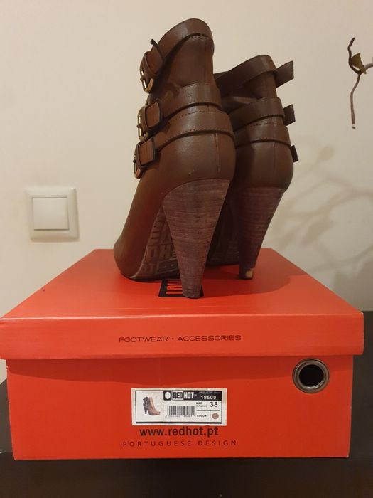 Botim castanho Red Hot