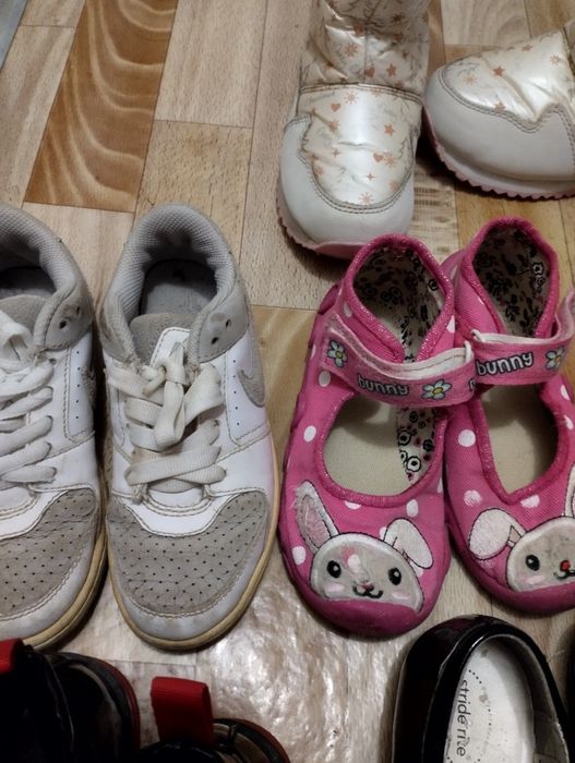 Взуття для дівчинки, ботінки, сапожки зимові, кросівки.