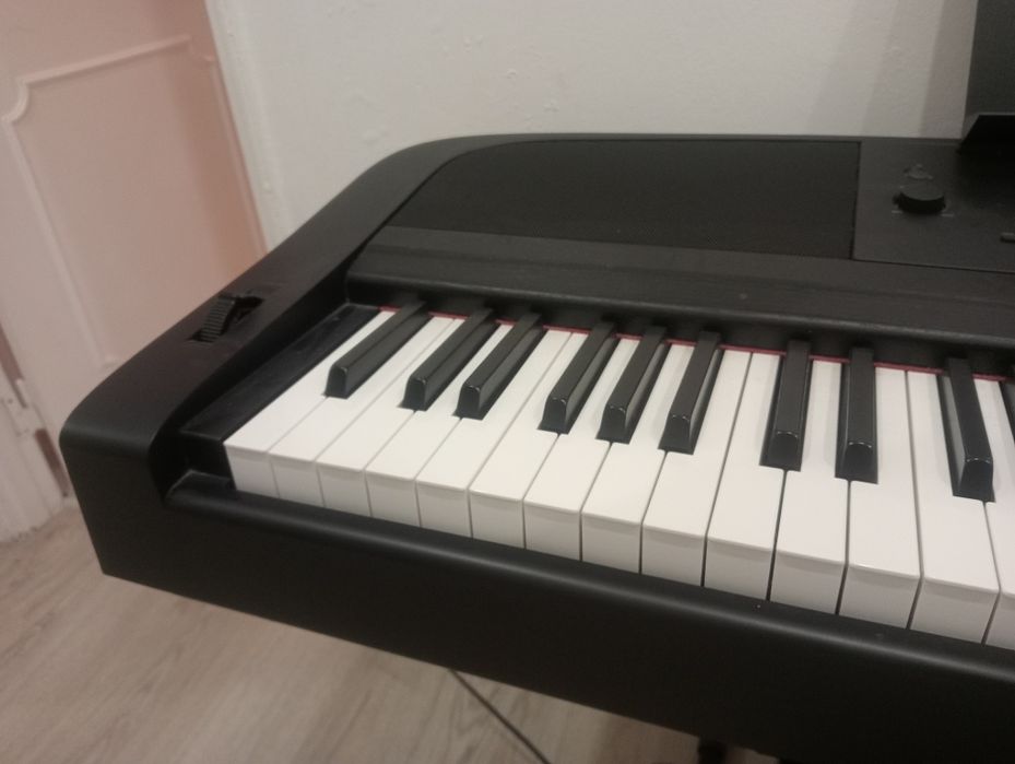 Yamaha DGX 670 88 teclas