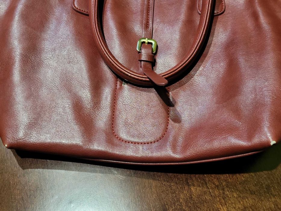 Torba firmy Monnari w kolorze bordowym.