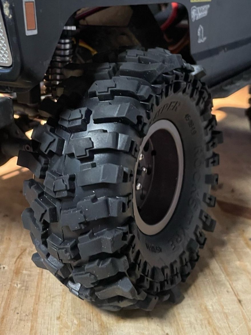 4 opony rc 1.9" 118x45mm z miękkiej gumy Super Swamper 1:10 TRX SCX