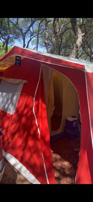 Barraca vermelha para a família