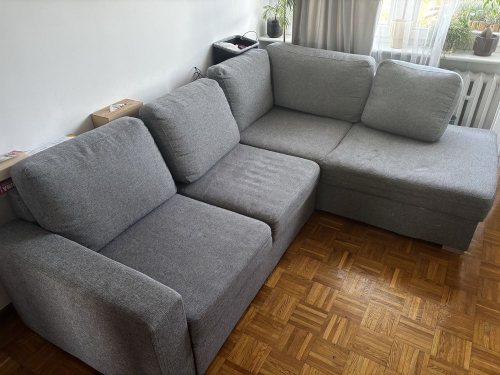 Narożnik z funkcją spania i pojemnikiem