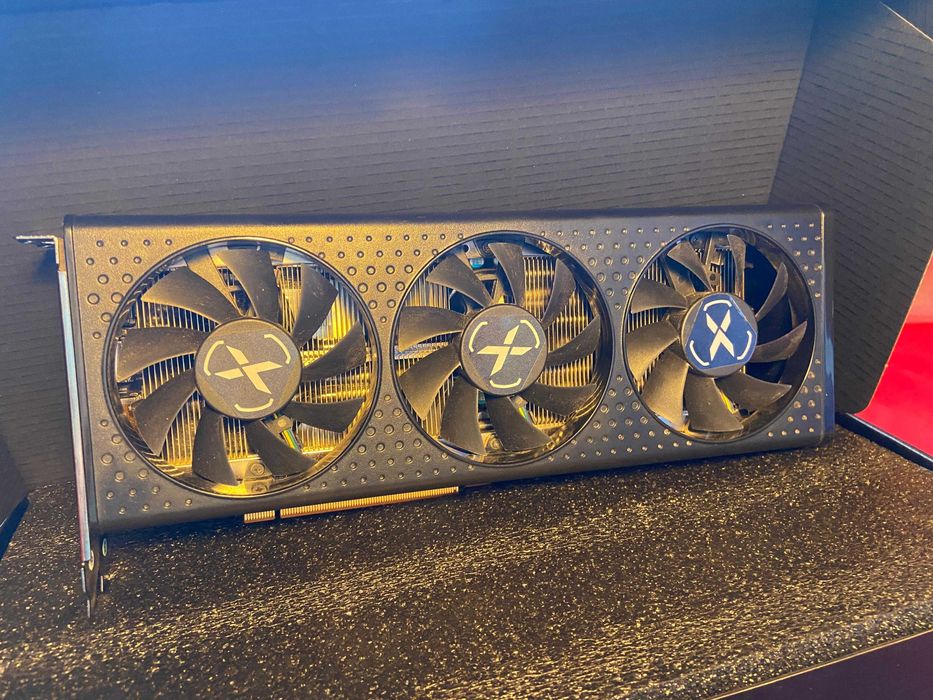 XFX RX6650XT 8GB comprei há 2 anos nunca deu problemas