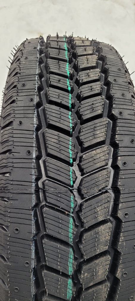 225/70R15 C opony zimowe dostawcze bieżniki