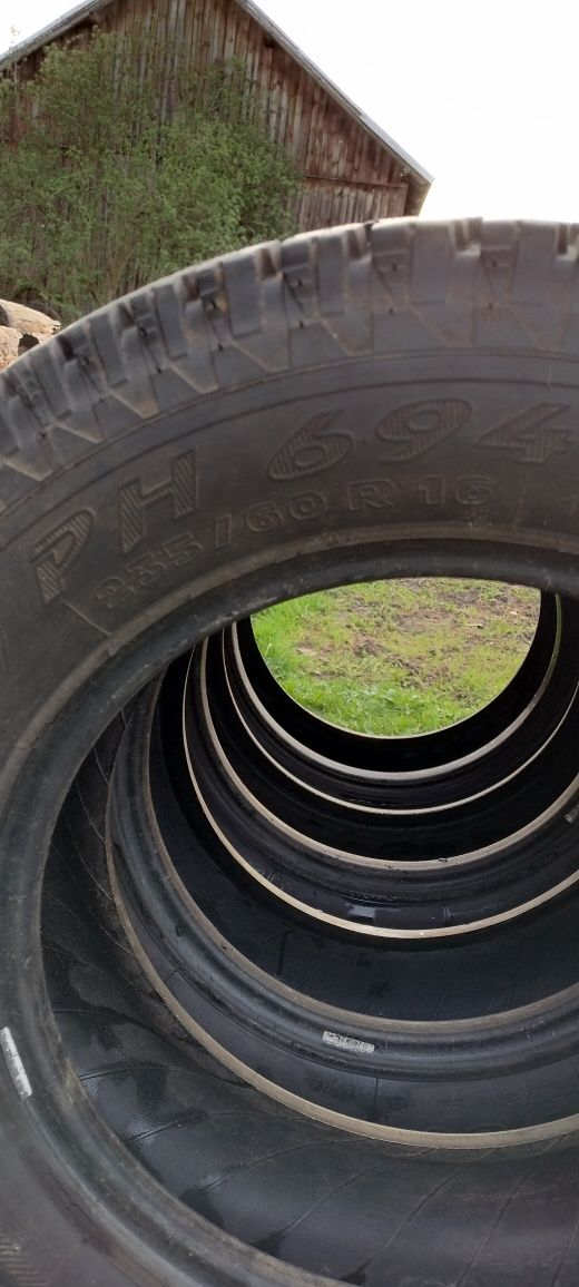 Opony terenowe 235/60 R16 240 zł za sztukę do negocjacji