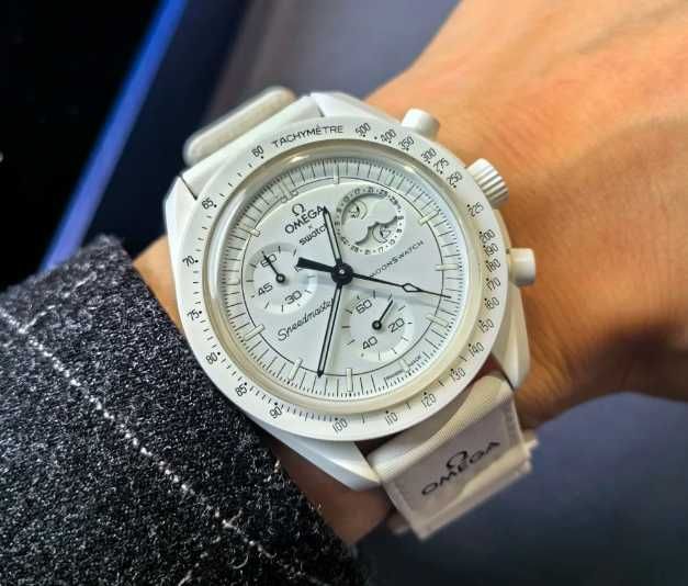 Bioceramiczny zegarek Swatch x Omega do fazy księżyca SnoopySO33W700