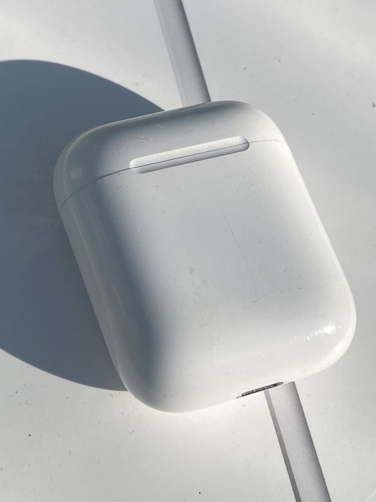 Продам кейс apple до airpods