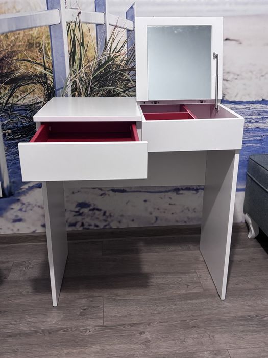 Toaletka do makijażu IKEA