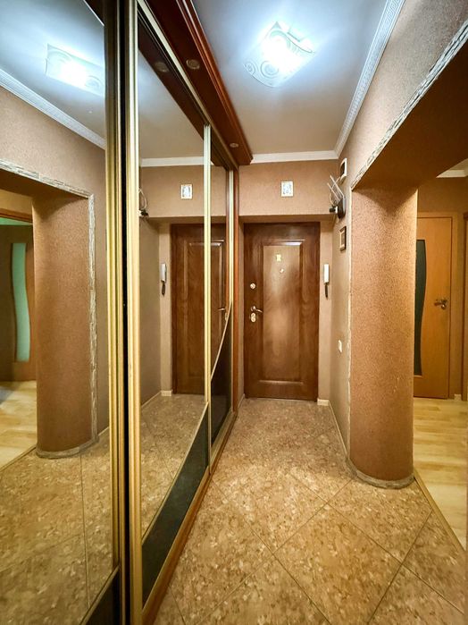 Продається 4 кімнатна квартира з автономним опаленням та ремонтом