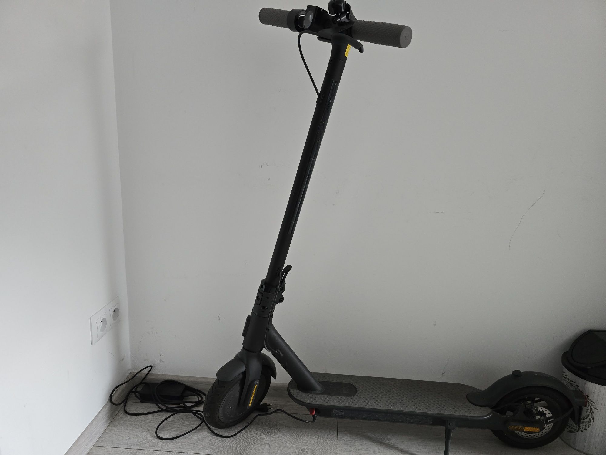 Hulajnoga elektryczna Xiaomi Mi Electric Scooter 1S