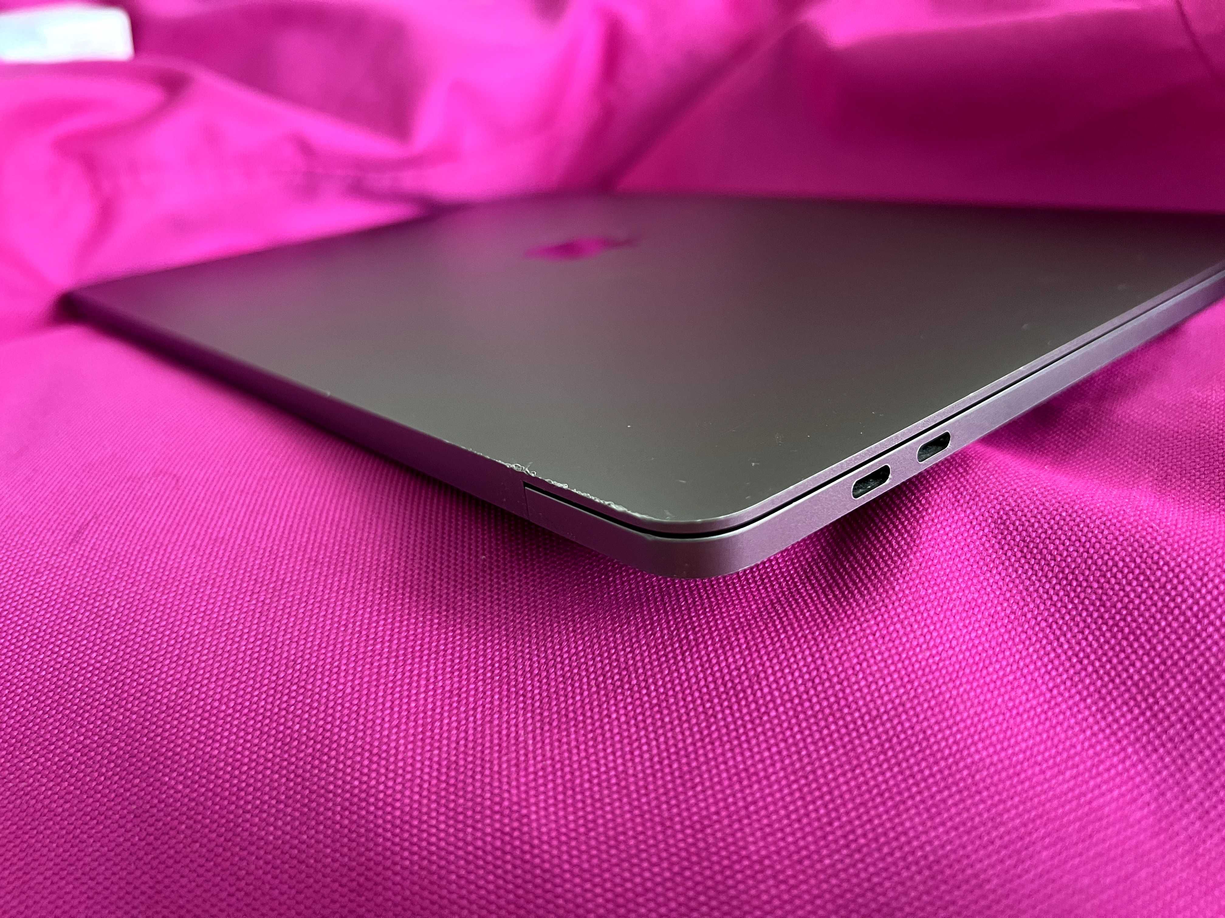 MacBook Pro 13 core i5 2.3Ghz 8GB SSD 256 2018 A1989 Space Gray