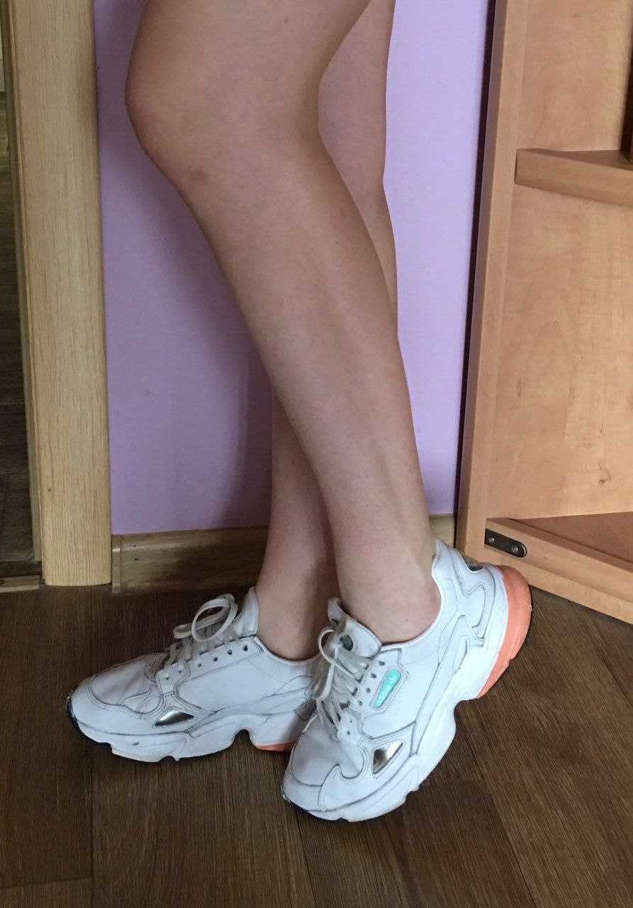 Кроссовки трендовые кожаные adidas falcon yung белого цвета