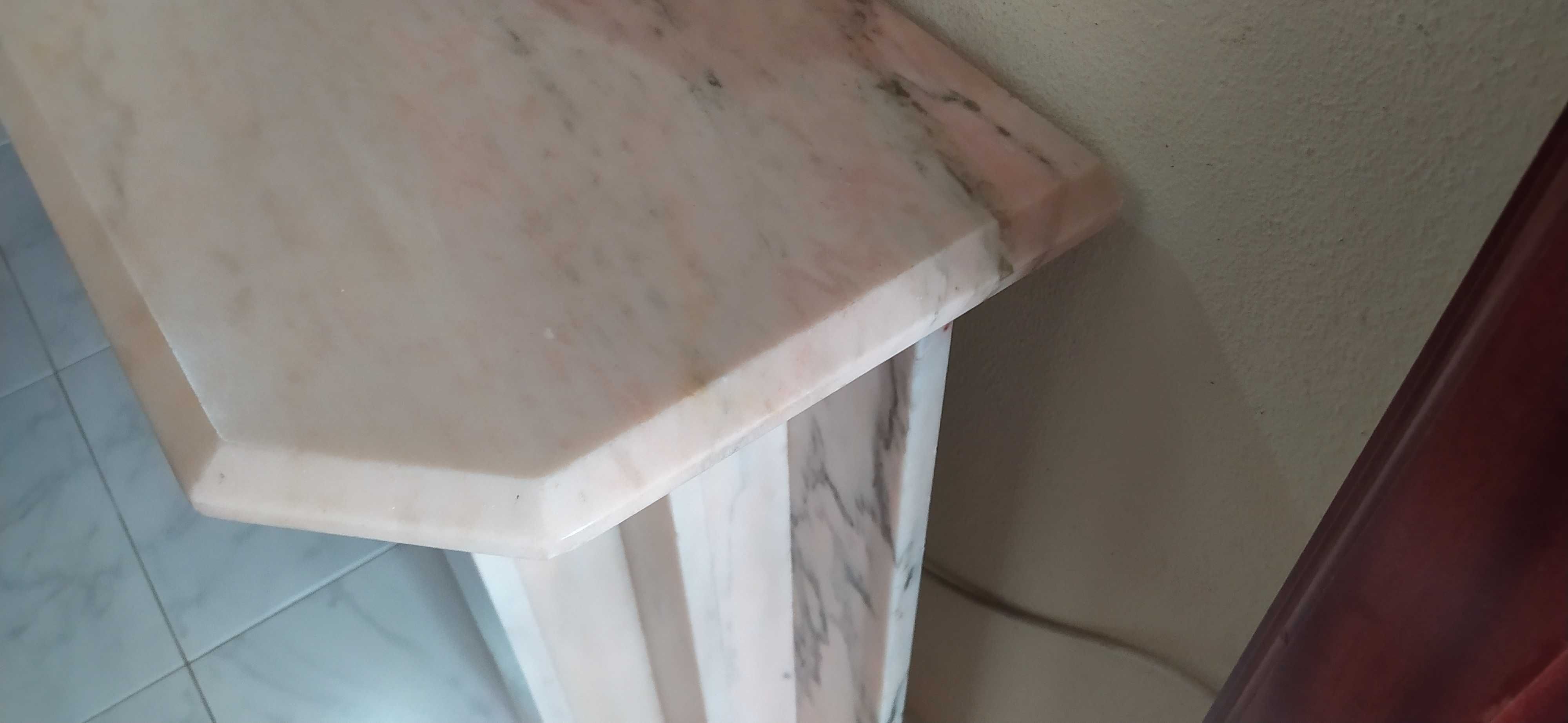 Aparador em mármore, rosa e cinza