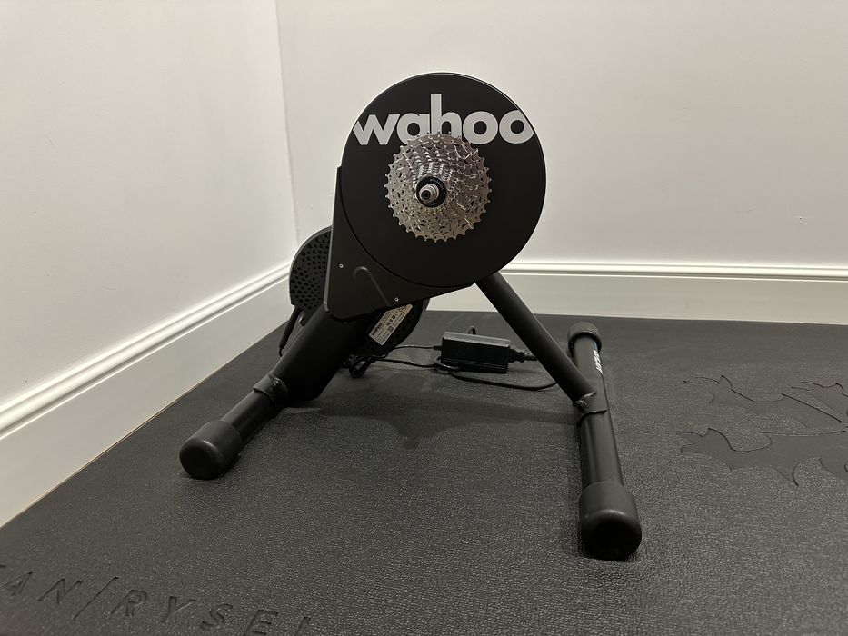Trenażer rowerowy Wahoo Kickr Core 2 LATA GWARANCJI | kompletny zestaw